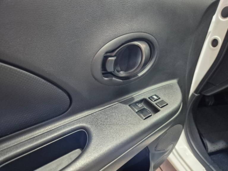 NISSAN - MARCH - 2014/2015 - Branca - R$ 40.900,00