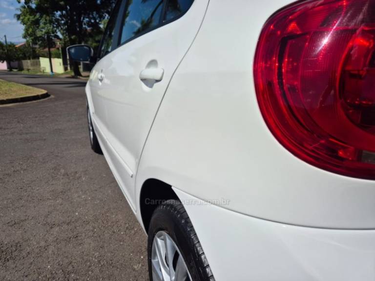 VOLKSWAGEN - FOX - 2012/2013 - Branca - R$ 36.900,00