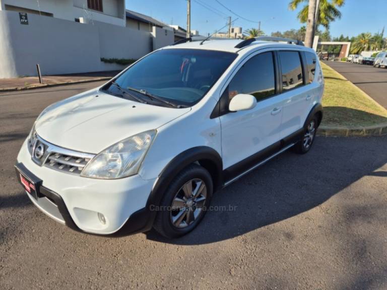 NISSAN - LIVINA - 2013/2014 - Branca - R$ 45.900,00