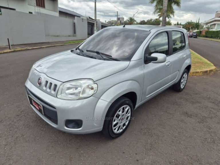 FIAT - UNO - 2014/2015 - Prata - R$ 36.900,00