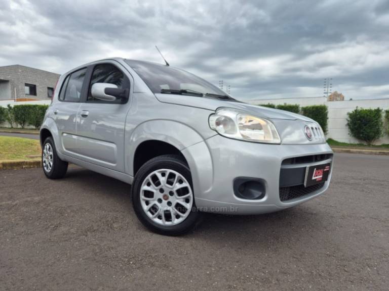 FIAT - UNO - 2014/2015 - Prata - R$ 36.900,00