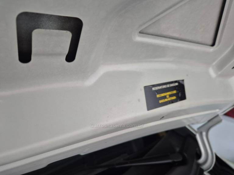 CHEVROLET - MONTANA - 2013/2014 - Prata - R$ 43.900,00