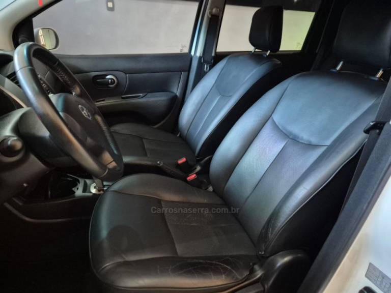 NISSAN - LIVINA - 2013/2014 - Branca - R$ 45.900,00