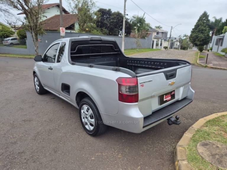 CHEVROLET - MONTANA - 2013/2014 - Prata - R$ 43.900,00