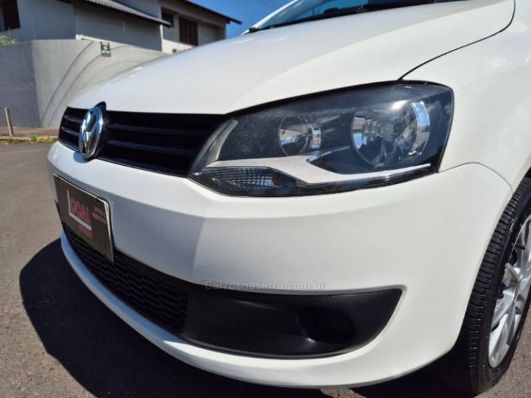 VOLKSWAGEN - FOX - 2012/2013 - Branca - R$ 36.900,00