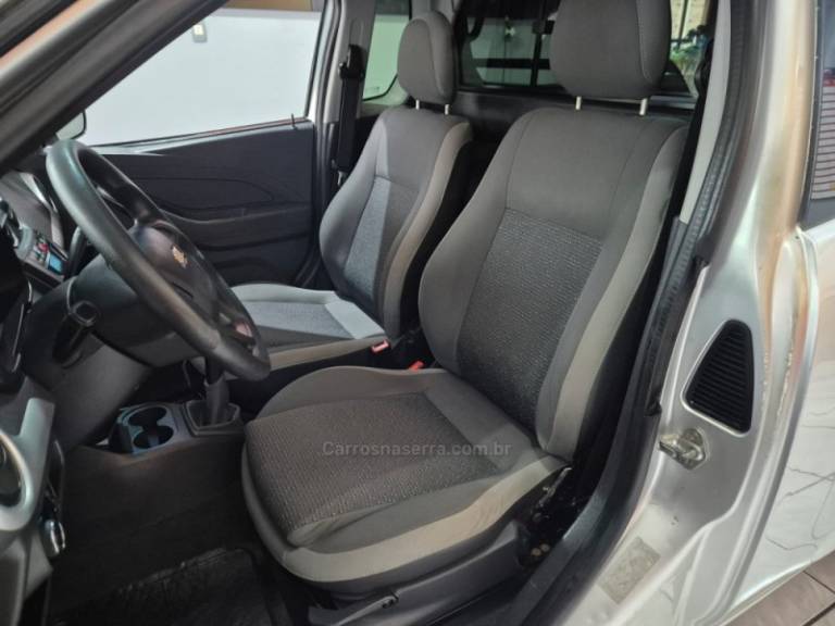 CHEVROLET - MONTANA - 2013/2014 - Prata - R$ 43.900,00