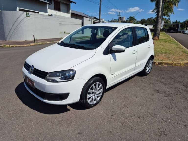 VOLKSWAGEN - FOX - 2012/2013 - Branca - R$ 36.900,00