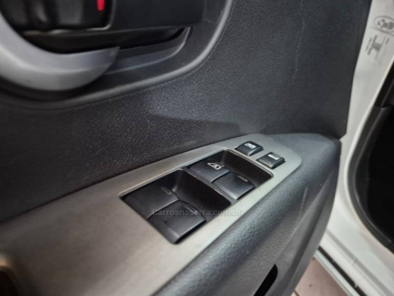 NISSAN - LIVINA - 2013/2014 - Branca - R$ 45.900,00