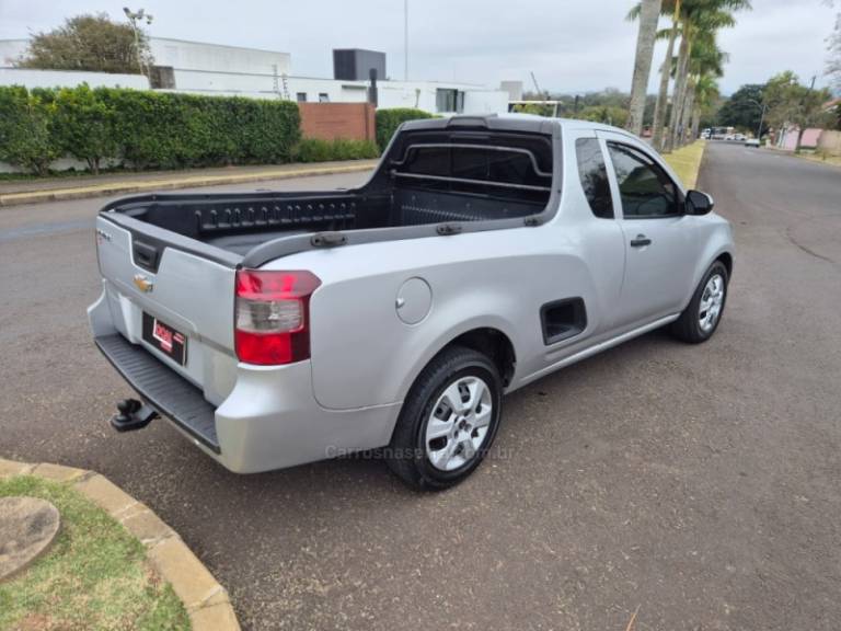 CHEVROLET - MONTANA - 2013/2014 - Prata - R$ 43.900,00