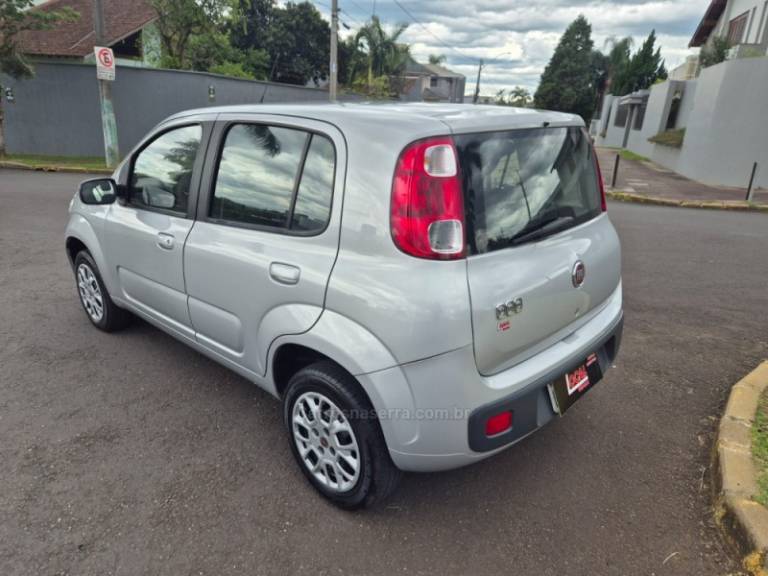 FIAT - UNO - 2014/2015 - Prata - R$ 36.900,00