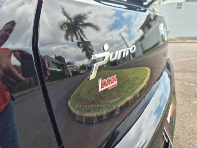 FIAT - PUNTO - 2010/2011 - Preta - R$ 33.900,00