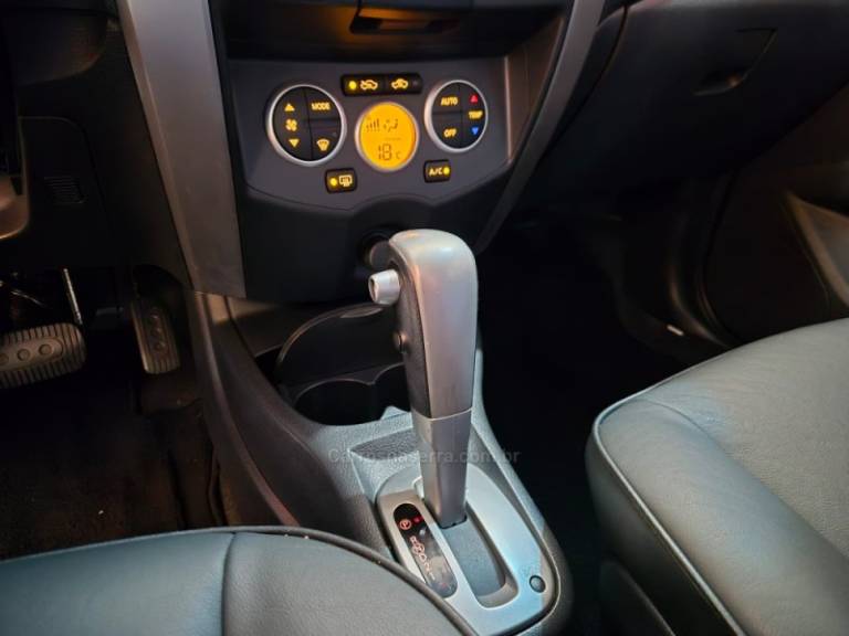 NISSAN - LIVINA - 2013/2014 - Branca - R$ 45.900,00