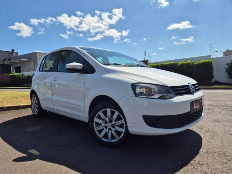 VOLKSWAGEN - FOX - 2012/2013 - Branca - R$ 36.900,00