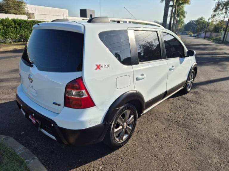 NISSAN - LIVINA - 2013/2014 - Branca - R$ 45.900,00