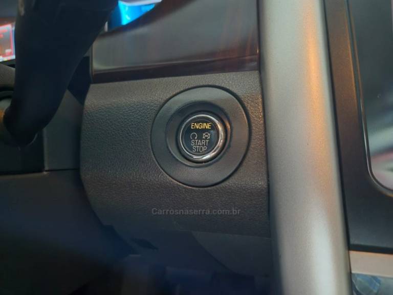 FORD - EDGE - 2011/2012 - Branca - R$ 65.900,00