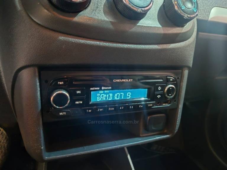 CHEVROLET - MONTANA - 2013/2014 - Prata - R$ 43.900,00