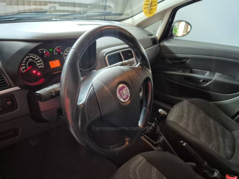 FIAT - PUNTO - 2010/2011 - Preta - R$ 33.900,00