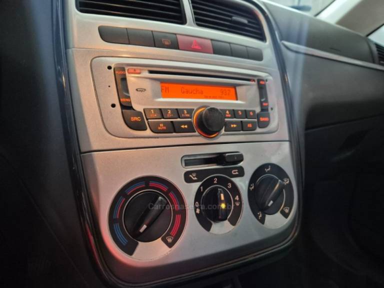 FIAT - PUNTO - 2010/2011 - Preta - R$ 33.900,00