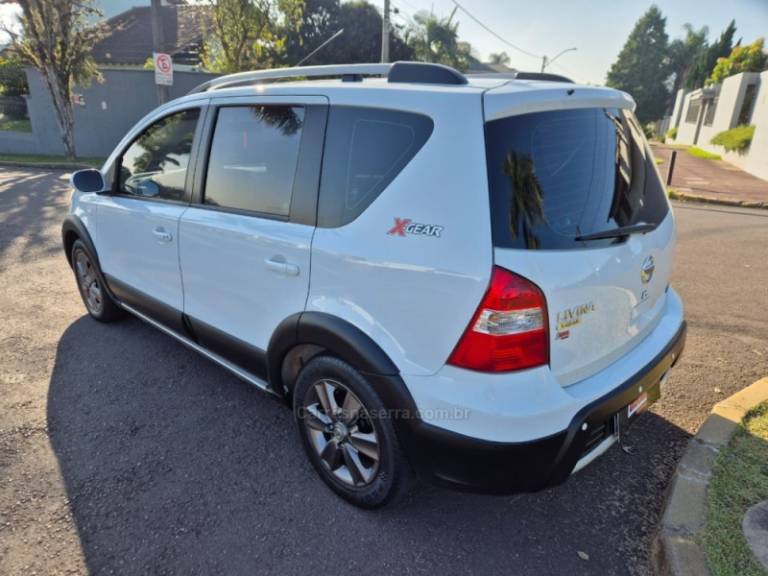 NISSAN - LIVINA - 2013/2014 - Branca - R$ 45.900,00