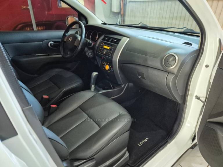 NISSAN - LIVINA - 2013/2014 - Branca - R$ 45.900,00